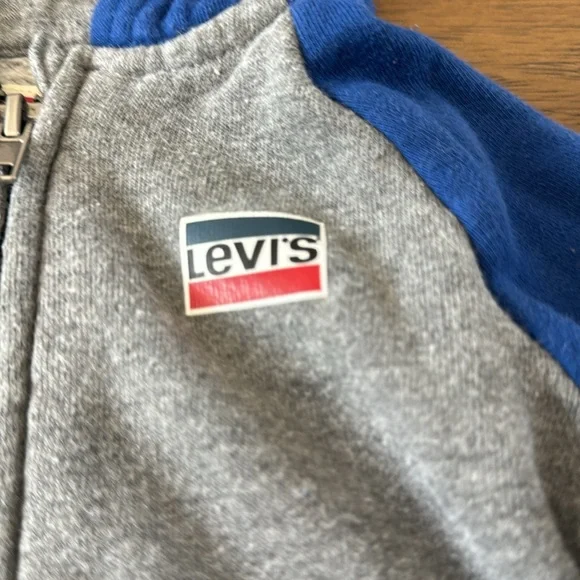 2 great Levi size 2T sweatsuits - Picture 5 of 11